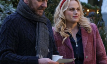 Trailer For Kiefer Sutherland And Rebel Wilson's Holiday Movie 'Tinsel Town' Released